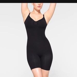 Skims black body suit !! Brand new